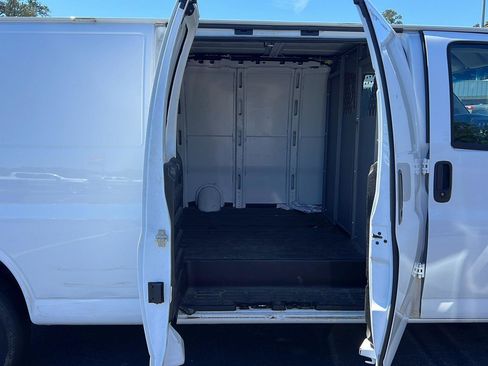 Used 2023 GMC Savana 2500 Extended RWD image 12