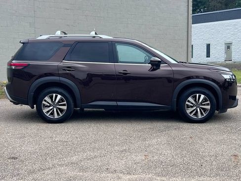 Used 2022 Nissan Pathfinder SL w/ SL Black Package AWD/4WD image 46