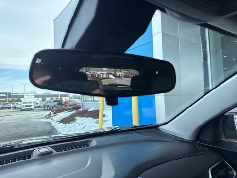 Used 2021 Chevrolet Equinox LT image 30