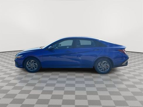 Certified 2024 Hyundai Elantra SEL FWD image 8