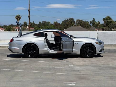 Used 2017 Ford Mustang GT Premium w/ Black Accent Package RWD image 29