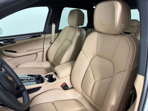 Certified 2026 Porsche Macan AWD/4WD image 5