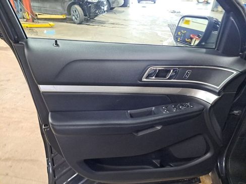 Used 2017 Ford Explorer XLT w/ Equipment Group 202A image 23