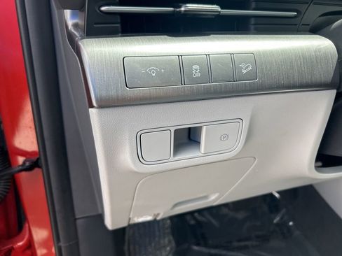 Used 2024 Hyundai Kona SEL AWD/4WD image 34