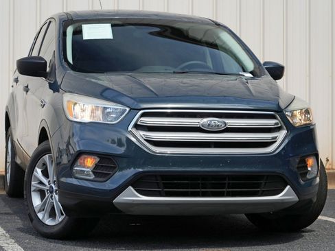 Used 2019 Ford Escape SE FWD image 2