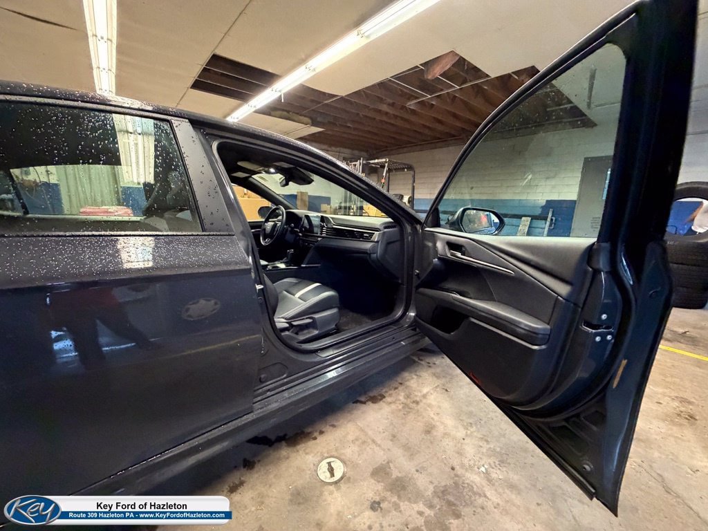 Used 2025 Toyota Camry SE w/ Convenience Package AWD/4WD image 18