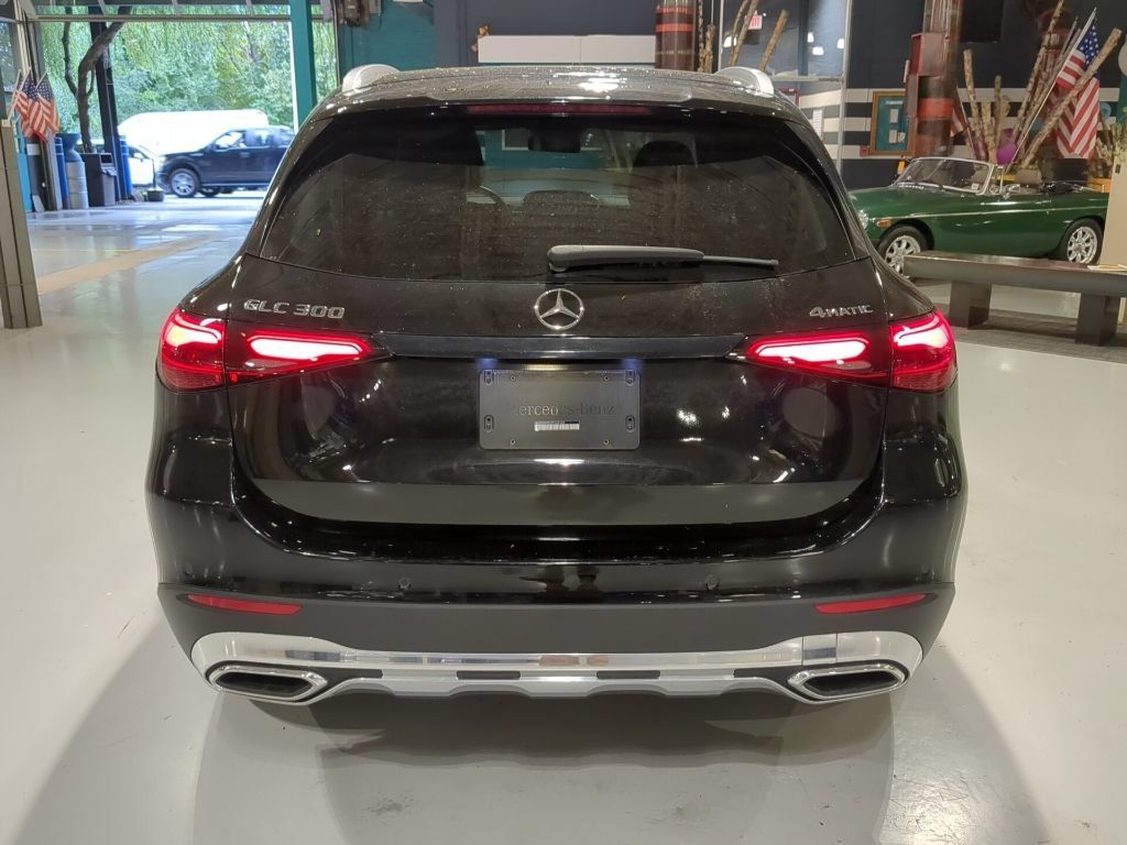 Used 2023 Mercedes-Benz GLC 300 4MATIC image 9