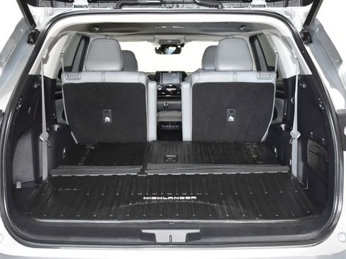 Used 2021 Toyota Highlander XLE image 31