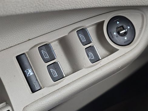 Used 2013 Ford C-MAX SEL image 16