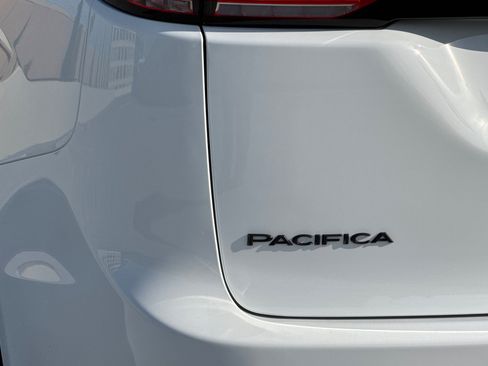 New 2026 Chrysler Pacifica Select FWD image 24