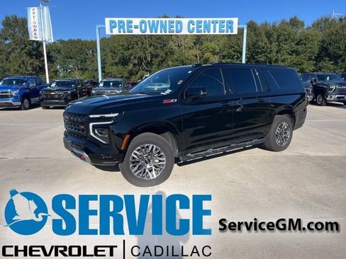 Used 2025 Chevrolet Suburban Z71 w/ Comfort Package AWD/4WD image 1