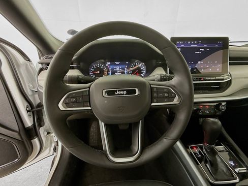 Used 2025 Jeep Compass Limited AWD/4WD image 11