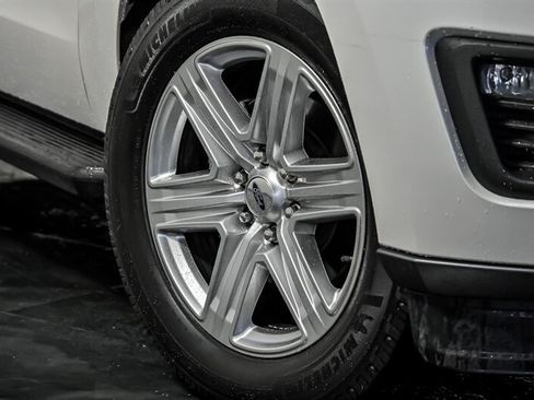 Used 2019 Ford Expedition XLT w/ Equipment Group 201A AWD/4WD image 3