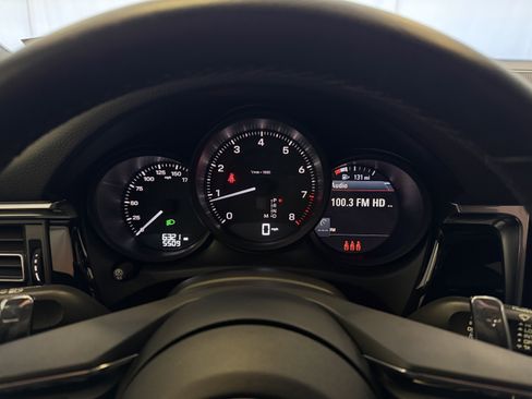Certified 2025 Porsche Macan image 21