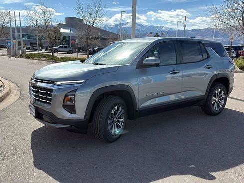 New 2026 Chevrolet Equinox LT w/ Convenience Package II AWD/4WD image 3