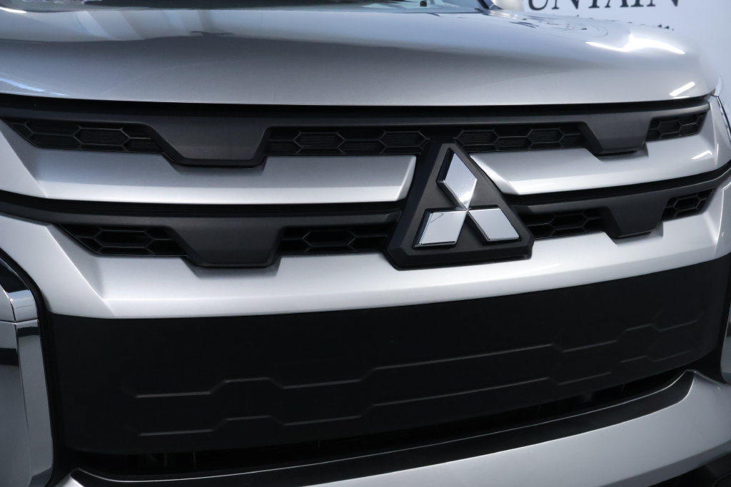 Used 2025 Mitsubishi Outlander Sport AWD image 9