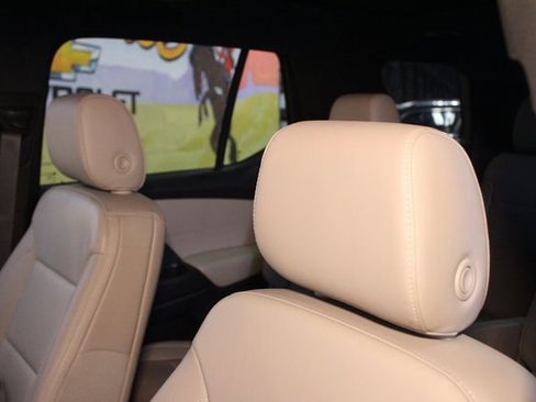 Used 2023 Chevrolet Traverse LT image 20