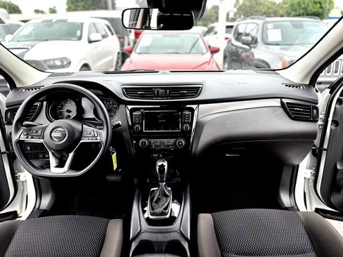 Used 2021 Nissan Rogue Sport S image 7