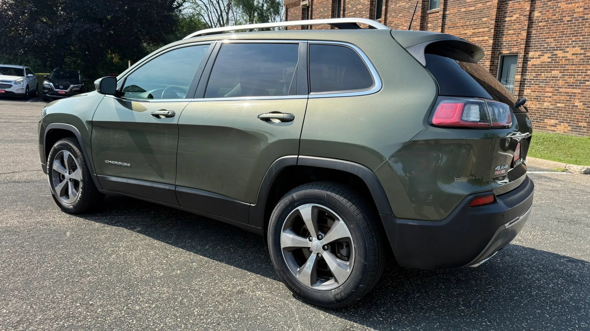 Used 2020 Jeep Cherokee Limited AWD/4WD image 7