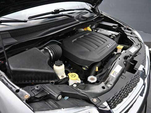 Used 2016 Dodge Grand Caravan SE image 54