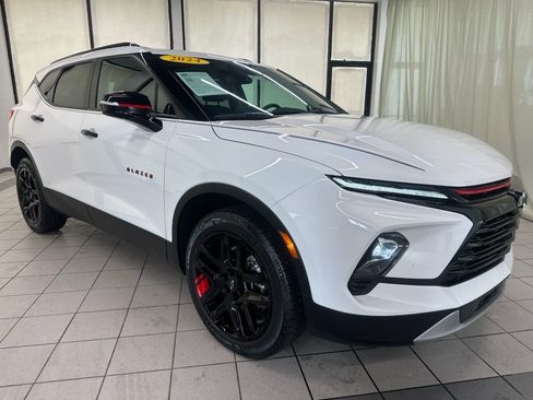 Used 2024 Chevrolet Blazer LT w/ Redline Edition FWD image 2