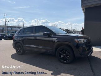 Used 2023 Volkswagen Taos SE w/ Panoramic Sunroof Package video 1