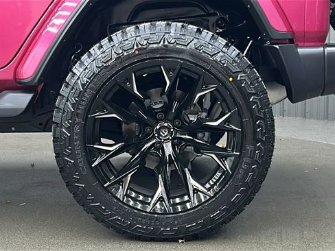 Used 2024 Jeep Wrangler Unlimited Sahara w/ Safety Group image 12