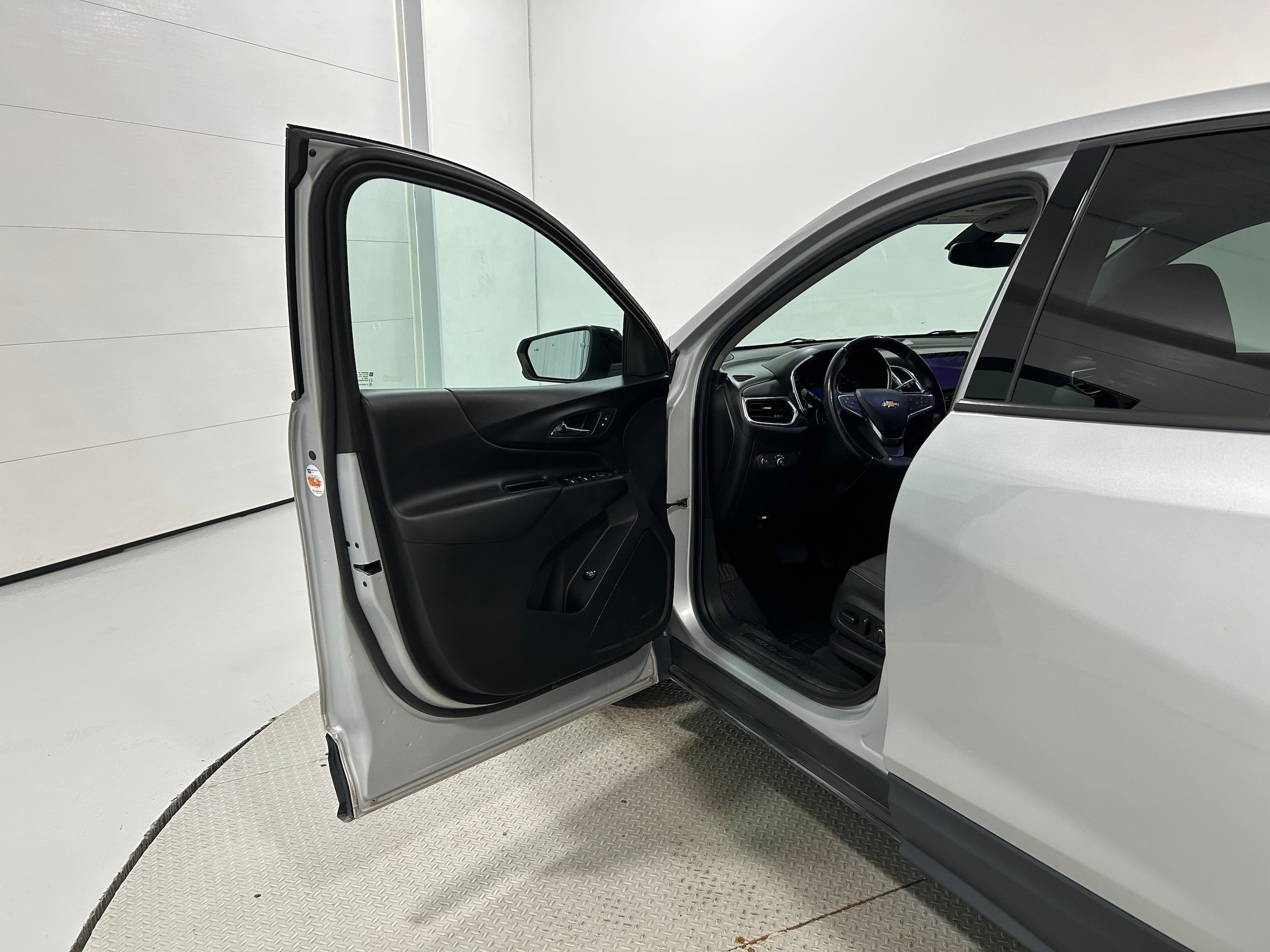 Used 2019 Chevrolet Equinox LT AWD/4WD image 23