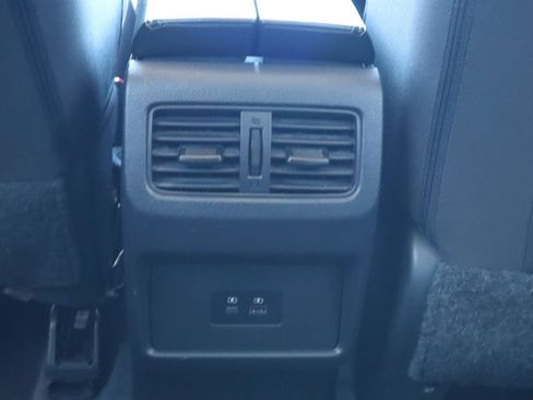 Used 2022 Nissan Rogue SV FWD image 32