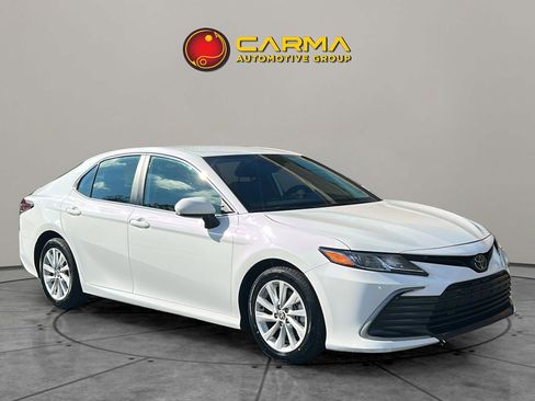 Used 2022 Toyota Camry LE image 11