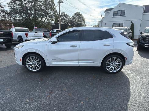 Certified 2025 Buick Envision Avenir image 4