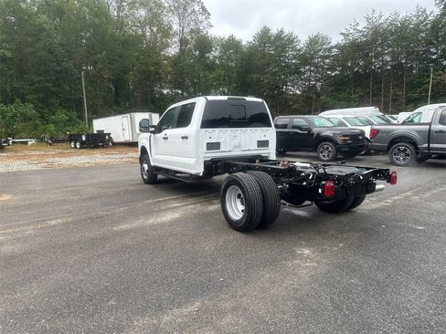 New 2026 Ford F350 XL w/ XL Chrome Package image 7