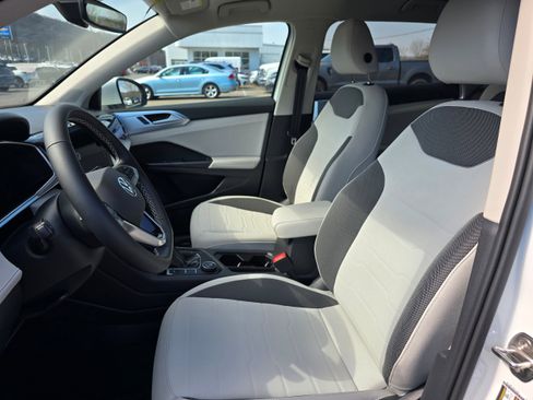 New 2026 Volkswagen Taos SE AWD/4WD image 9