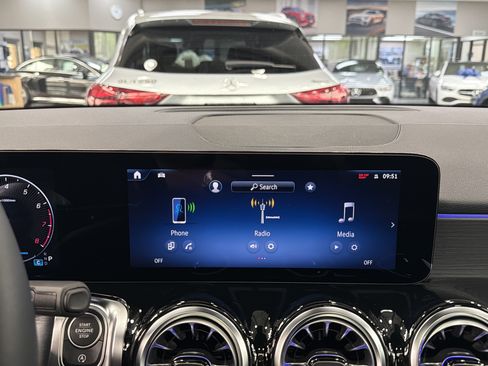 Used 2026 Mercedes-Benz GLB 250 4MATIC image 18