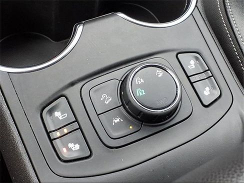 Used 2024 GMC Terrain SLT image 11