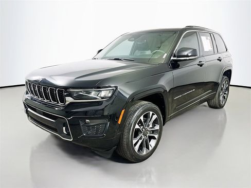 Used 2022 Jeep Grand Cherokee Overland image 3