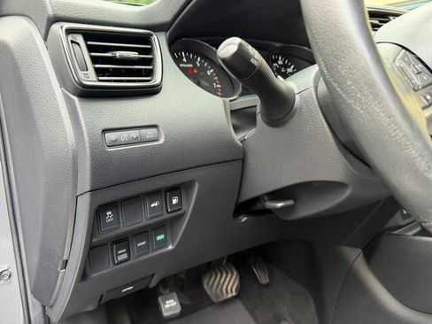 Used 2018 Nissan Rogue SV AWD/4WD image 27