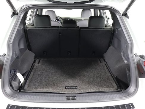 Used 2024 Volkswagen Tiguan SE R-Line AWD/4WD image 19