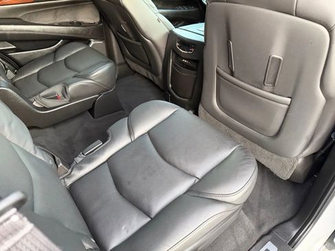 Used 2016 Cadillac Escalade Luxury image 25