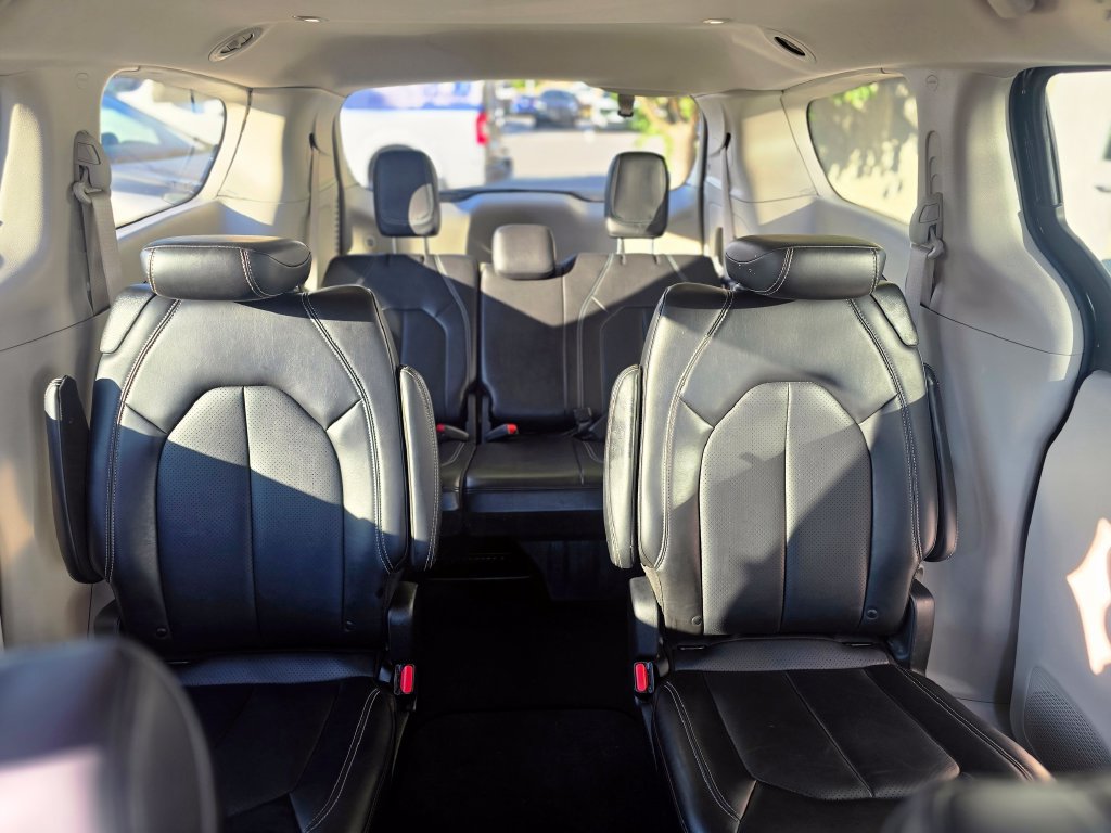 Used 2024 Chrysler Pacifica Touring-L FWD image 14