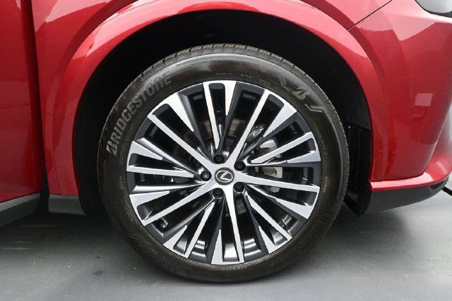 Used 2025 Lexus RX 350 Premium Plus w/ Accessory Package (Z1) FWD image 17