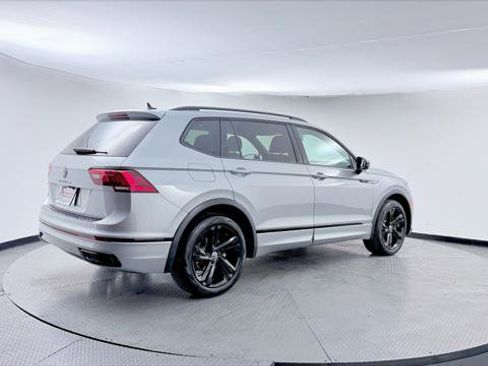 Used 2023 Volkswagen Tiguan SE R-Line FWD image 8