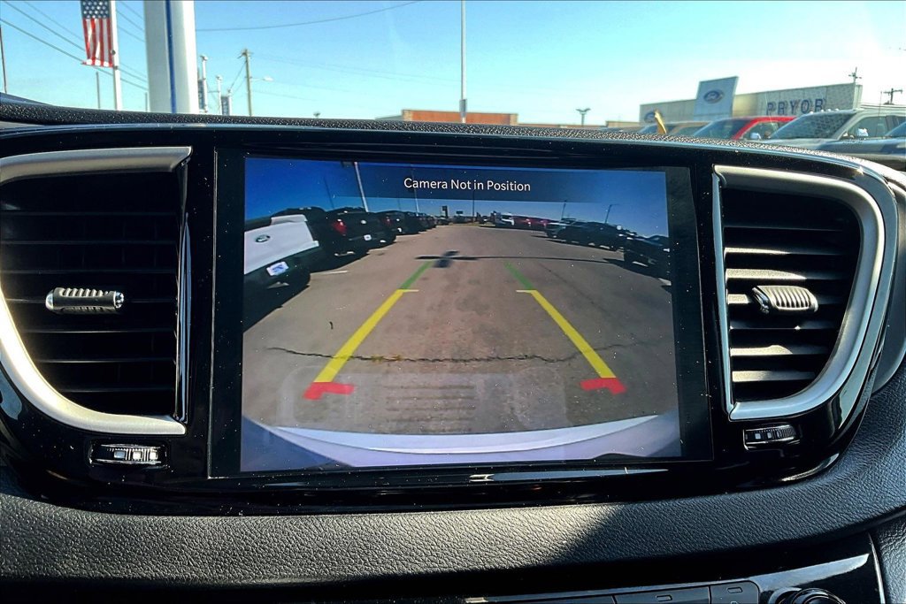 Used 2025 Chrysler Pacifica Select FWD image 23