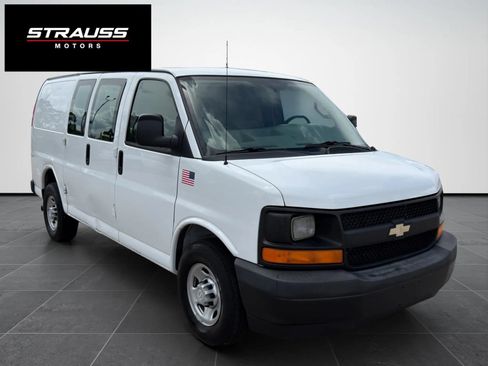 Used 2017 Chevrolet Express 2500 RWD image 1
