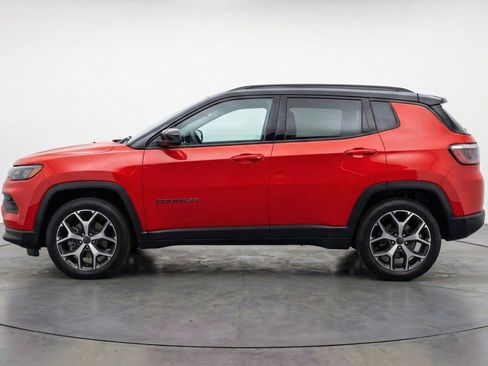 Used 2025 Jeep Compass Limited image 5