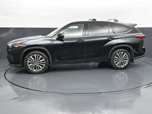 Used 2020 Toyota Highlander Platinum AWD/4WD image 2