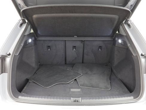 Used 2024 Audi Q4 e-tron Premium Plus w/ Premium Plus image 18