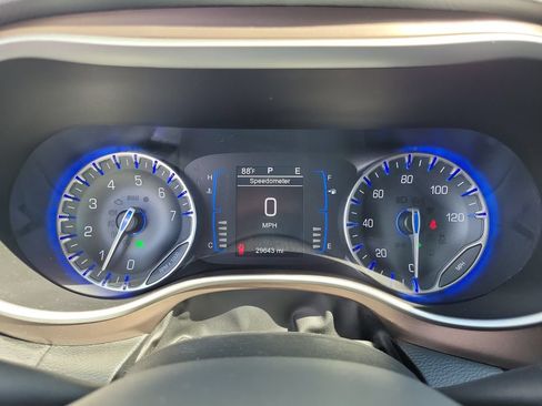 Used 2017 Chrysler Pacifica LX w/ Tire & Wheel Group FWD image 26