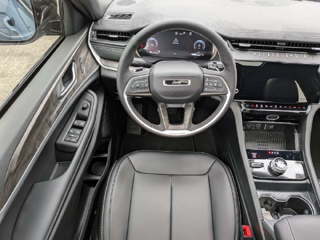 New 2027 Jeep Grand Cherokee Limited w/ Limited Altitude Package AWD/4WD image 17
