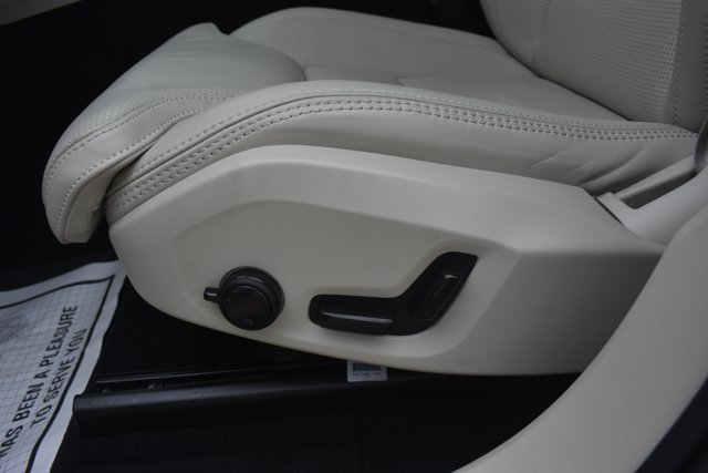 Used 2023 Volvo XC60 B5 Ultimate w/ Protection Package Premier FWD image 14